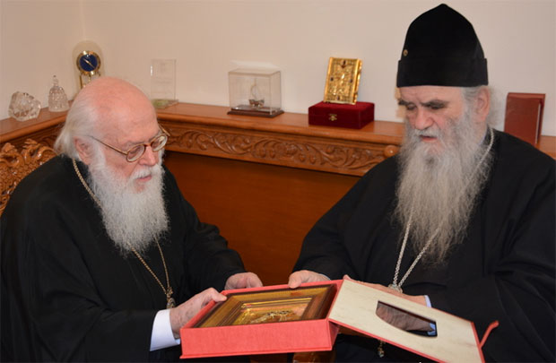 Помоћ унесрећенима у земљотресу: Митрополит црногорко-приморски Амфилохијхе посетио архиепископа Тиране и целе Албаније Анастасија